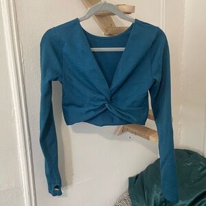 Target athletic Long Sleeve Cropped Shirt